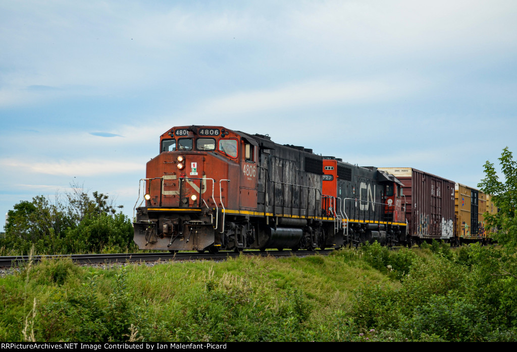 CN 4806 leads 559 at Dionne Road